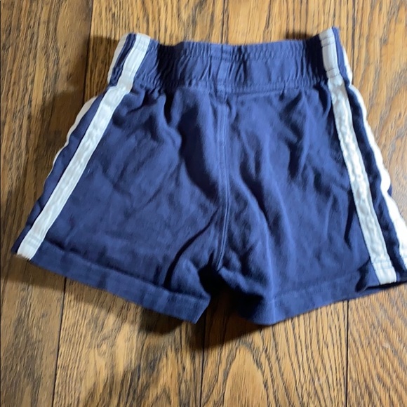 Boys 18M shorts - Picture 1 of 3
